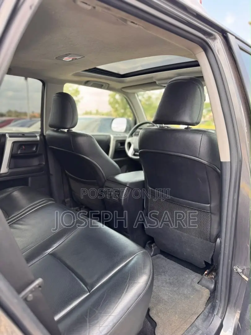 Toyota 4-Runner Limited 4WD 2011