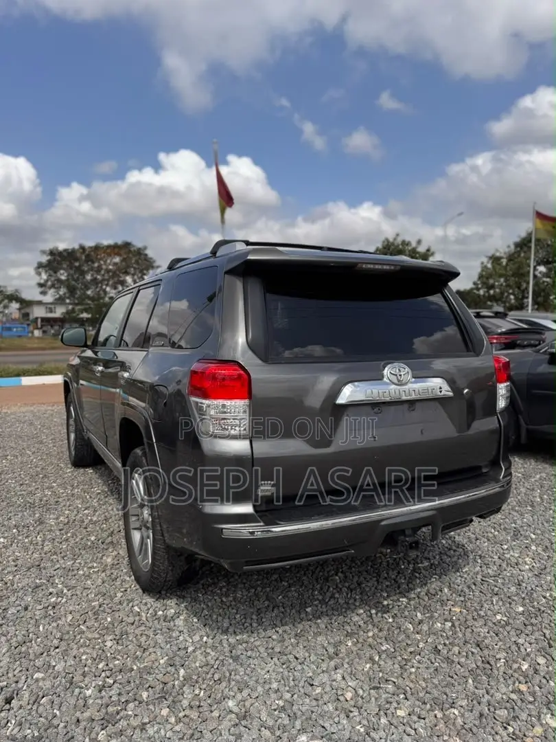 Toyota 4-Runner Limited 4WD 2011