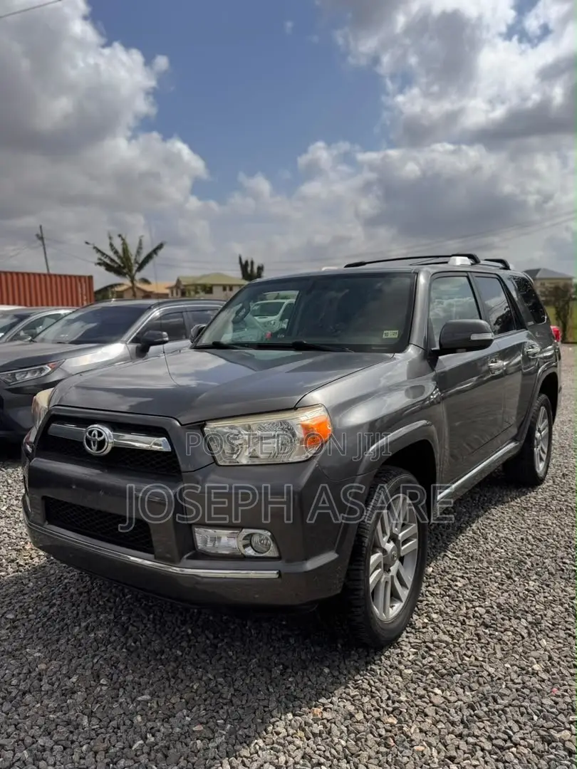 Toyota 4-Runner Limited 4WD 2011