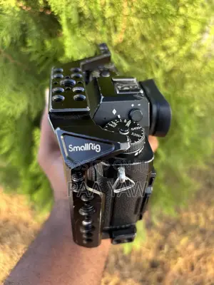 Fujifilm X-T3 Mirrorless Camera (570 Shutter Count) + SmallRig Cage