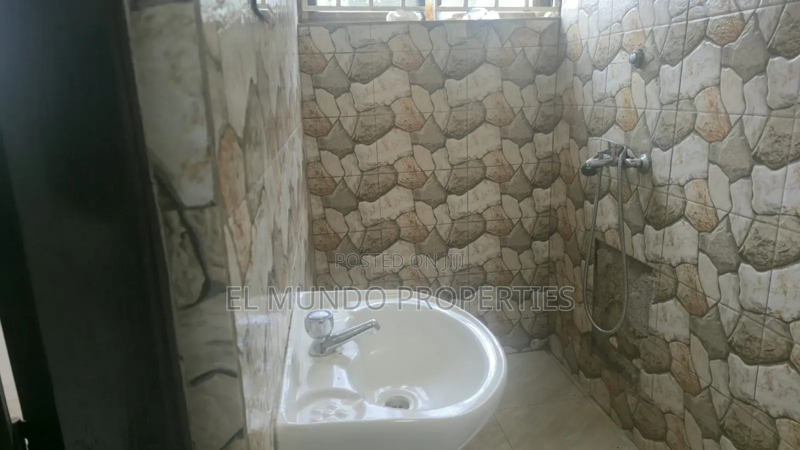 2bdrm Apartment in Atwima Techiman, Kumasi Metropolitan for rent