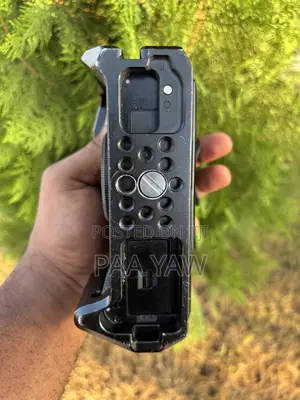 Fujifilm X-T3 Mirrorless Camera (570 Shutter Count) + SmallRig Cage