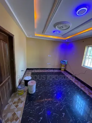 1bdrm Room & Parlour in Lakeside Comm 1 for rent