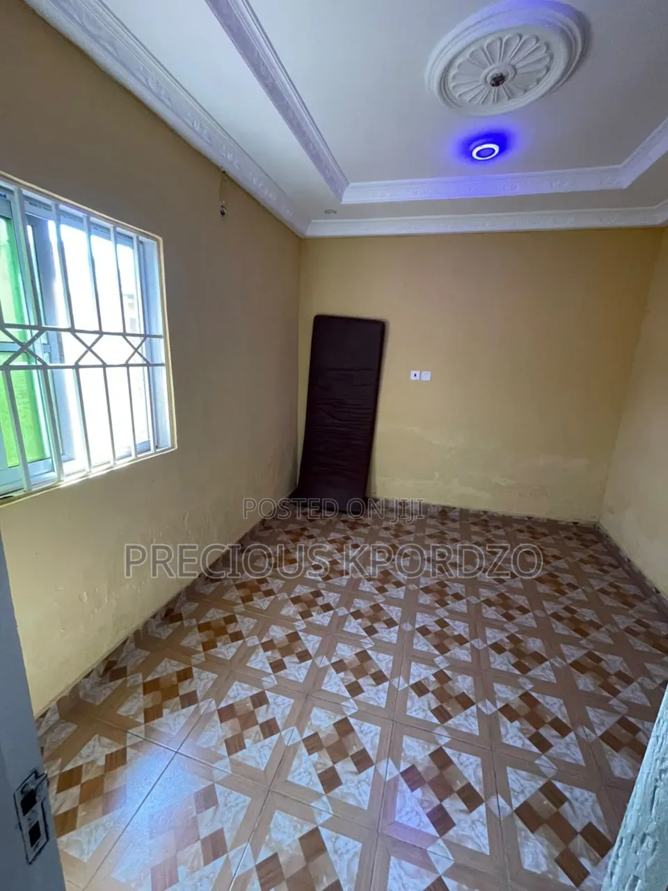1bdrm Room & Parlour in Lakeside Comm 1 for rent