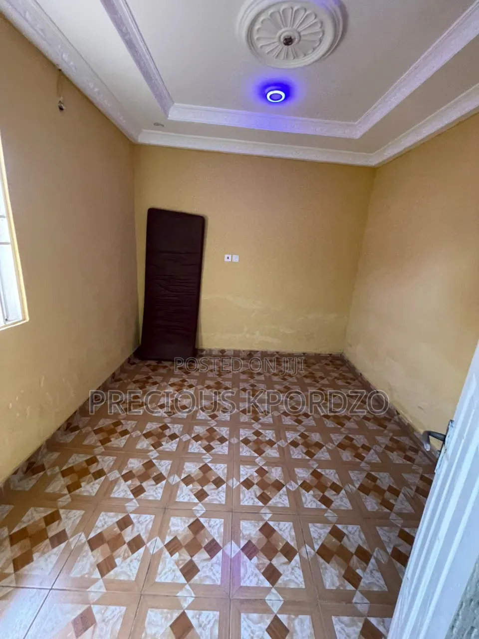 1bdrm Room & Parlour in Lakeside Comm 1 for rent