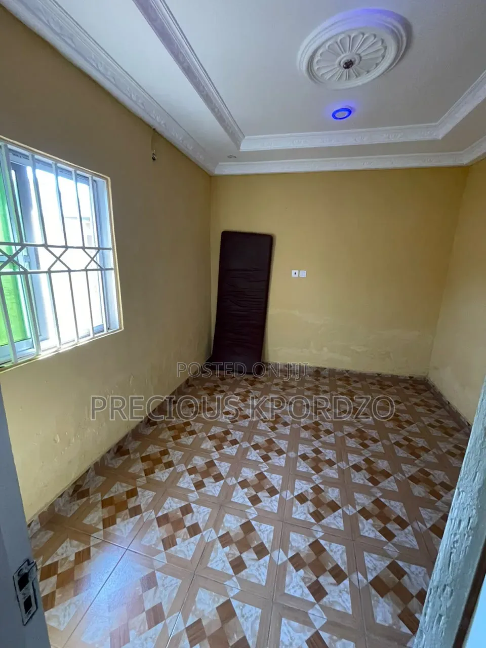 1bdrm Room & Parlour in Lakeside Comm 1 for rent