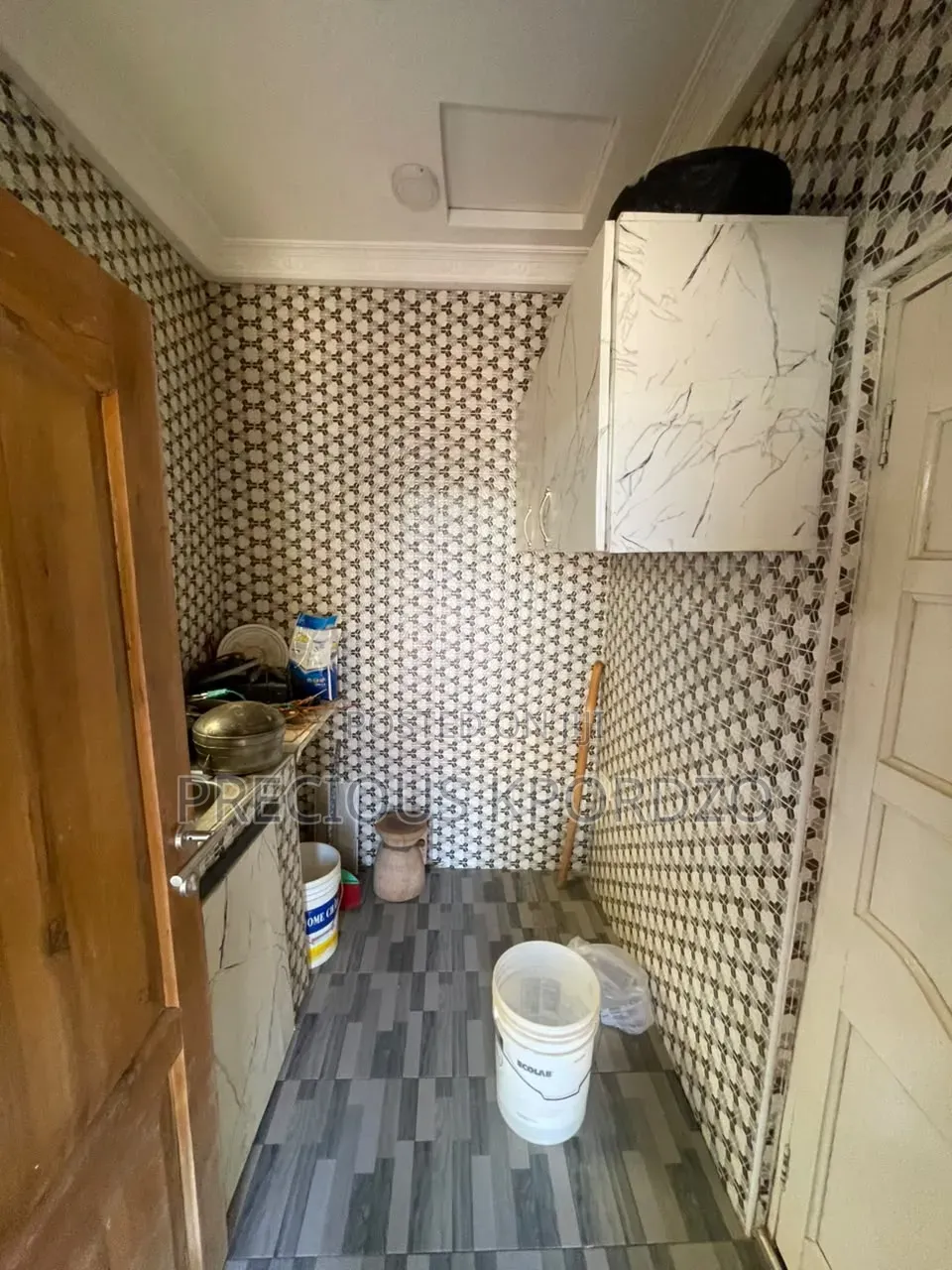 1bdrm Room & Parlour in Lakeside Comm 1 for rent