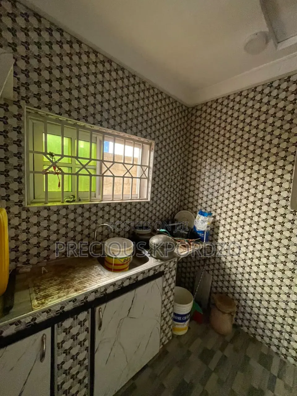 1bdrm Room & Parlour in Lakeside Comm 1 for rent