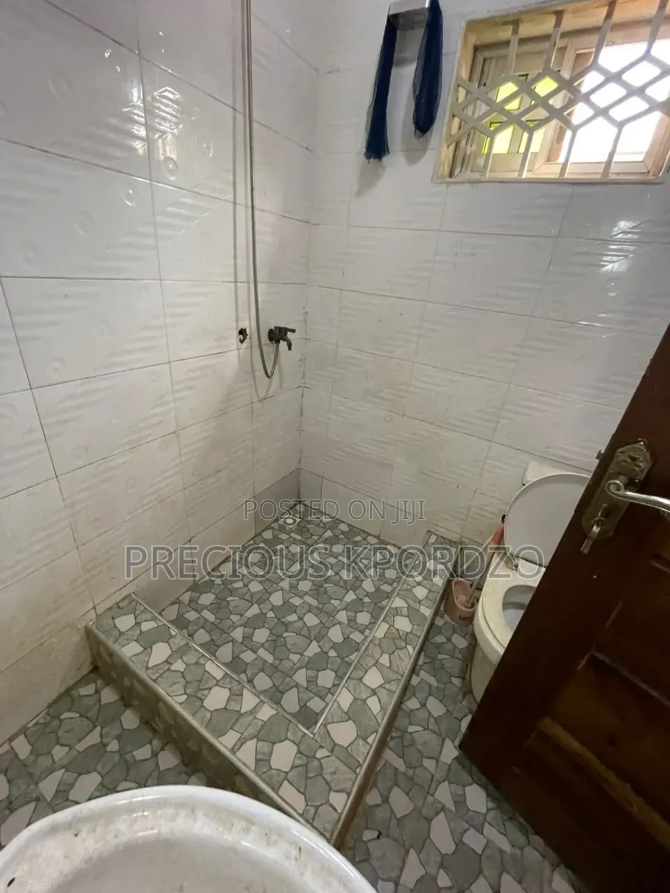 1bdrm Room & Parlour in Lakeside Comm 1 for rent
