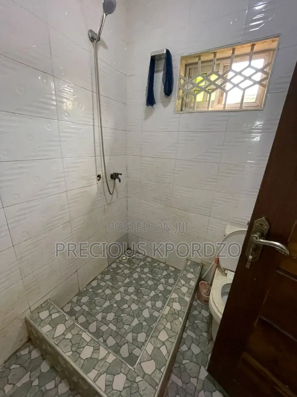 1bdrm Room & Parlour in Lakeside Comm 1 for rent