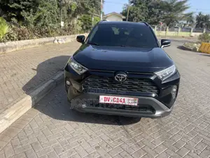 Toyota RAV4 XLE 2022 Black
