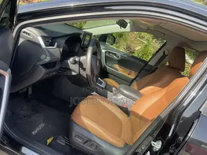 Toyota RAV4 XLE 2022 Black