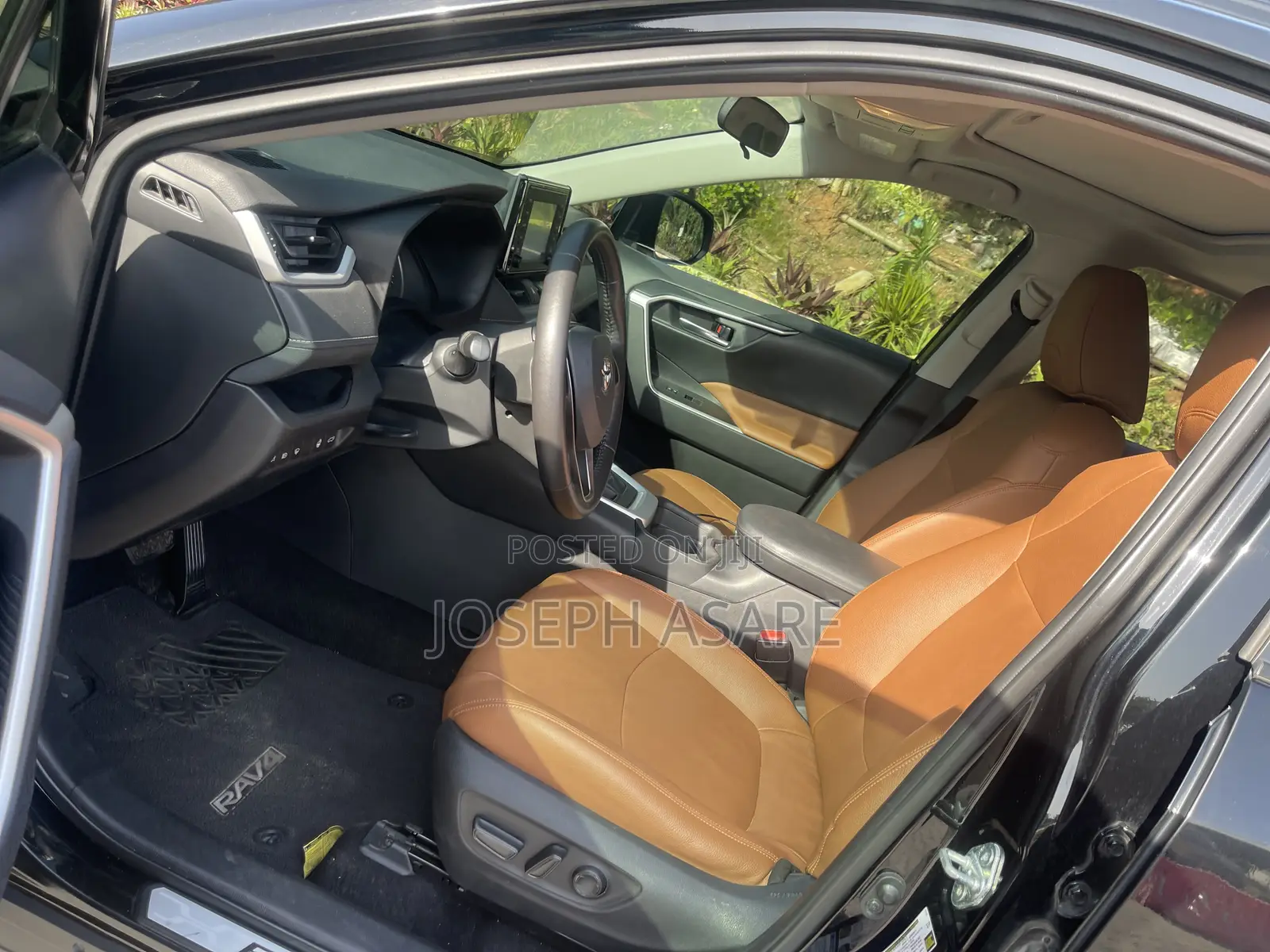 Toyota RAV4 XLE 2022 Black