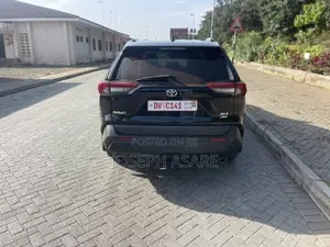 Toyota RAV4 XLE 2022 Black