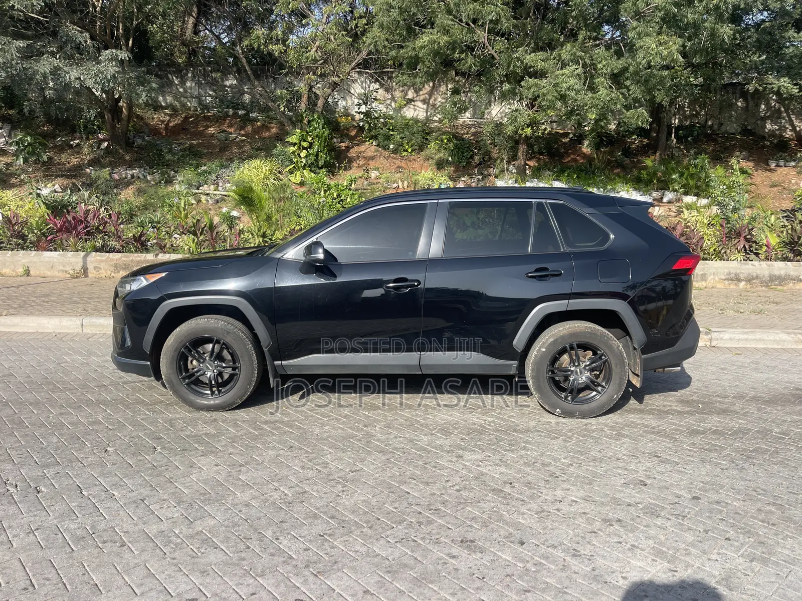 Toyota RAV4 XLE 2022 Black