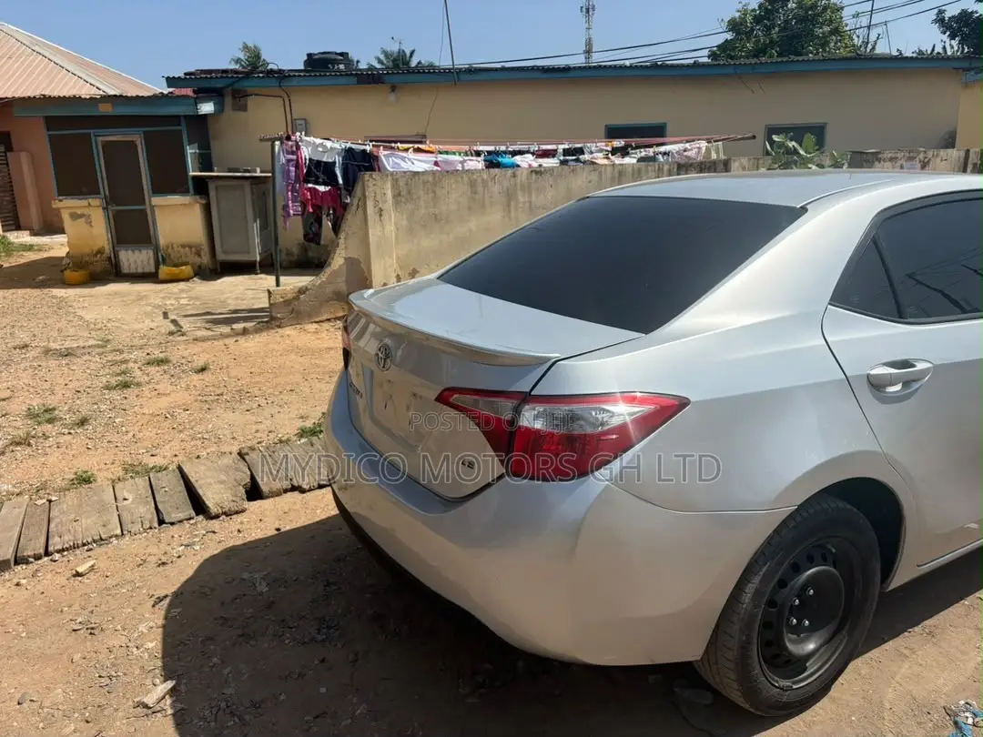 Toyota Corolla LE 4dr Sedan (1.8L 4cyl CVT) 2016 Silver