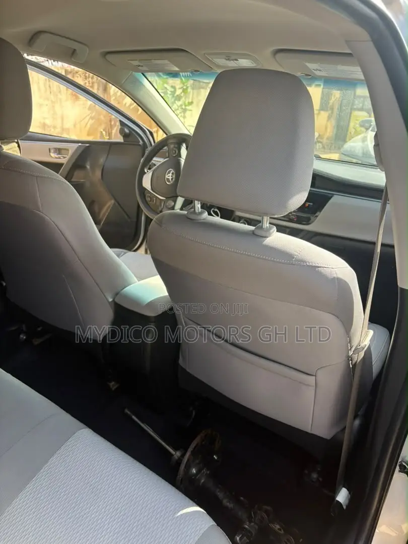 Toyota Corolla LE 4dr Sedan (1.8L 4cyl CVT) 2016 Silver