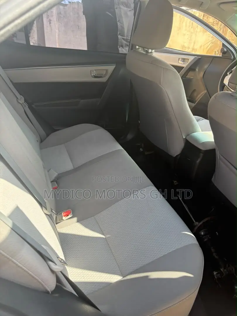 Toyota Corolla LE 4dr Sedan (1.8L 4cyl CVT) 2016 Silver