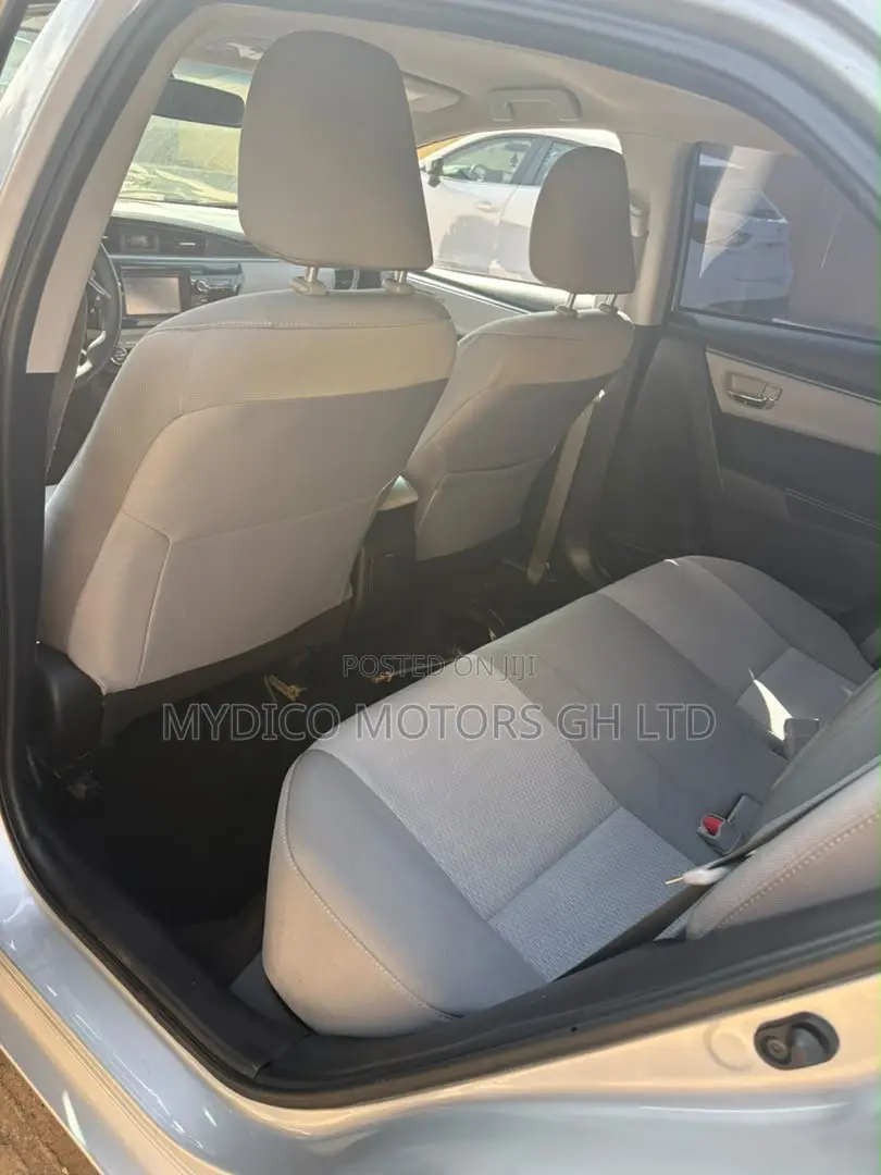 Toyota Corolla LE 4dr Sedan (1.8L 4cyl CVT) 2016 Silver