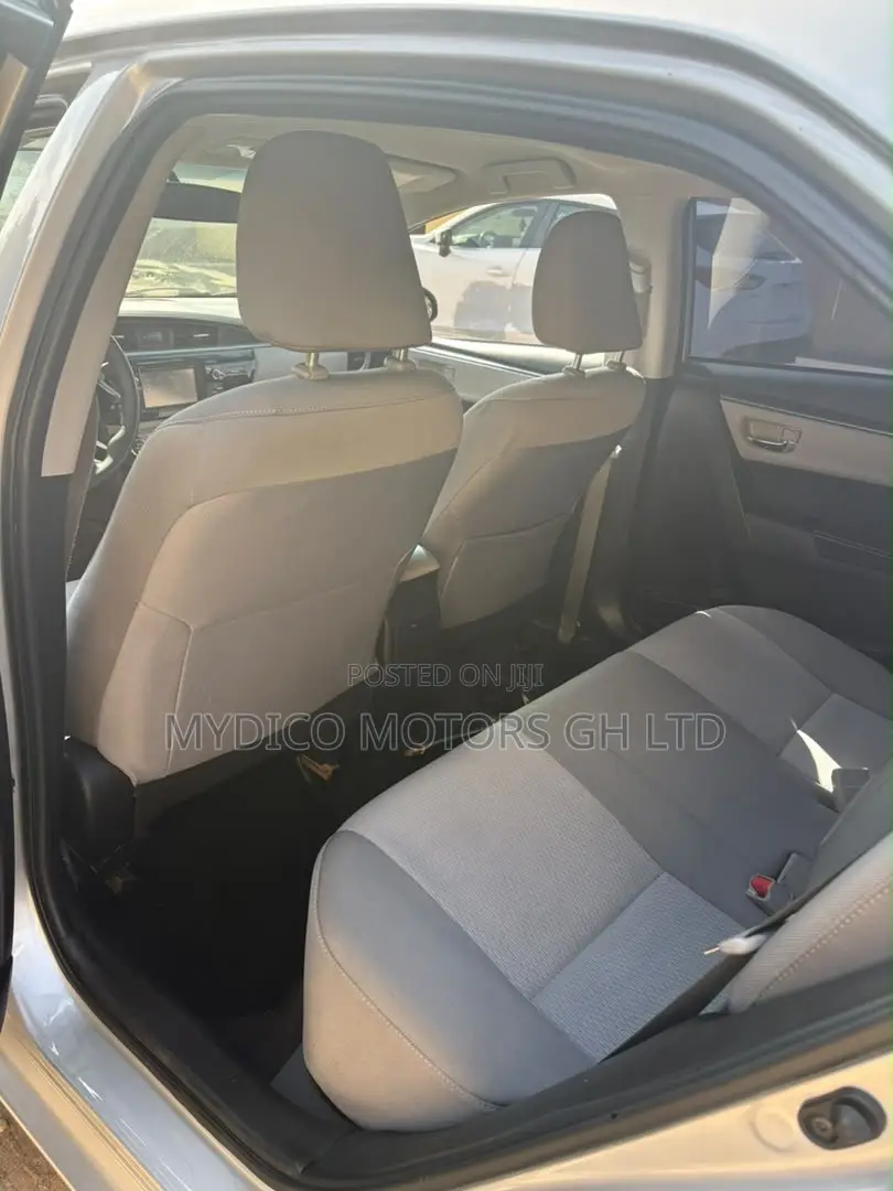 Toyota Corolla LE 4dr Sedan (1.8L 4cyl CVT) 2016 Silver