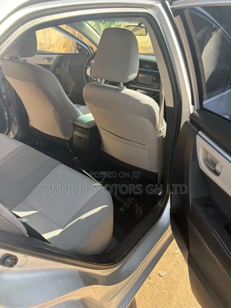 Toyota Corolla LE 4dr Sedan (1.8L 4cyl CVT) 2016 Silver
