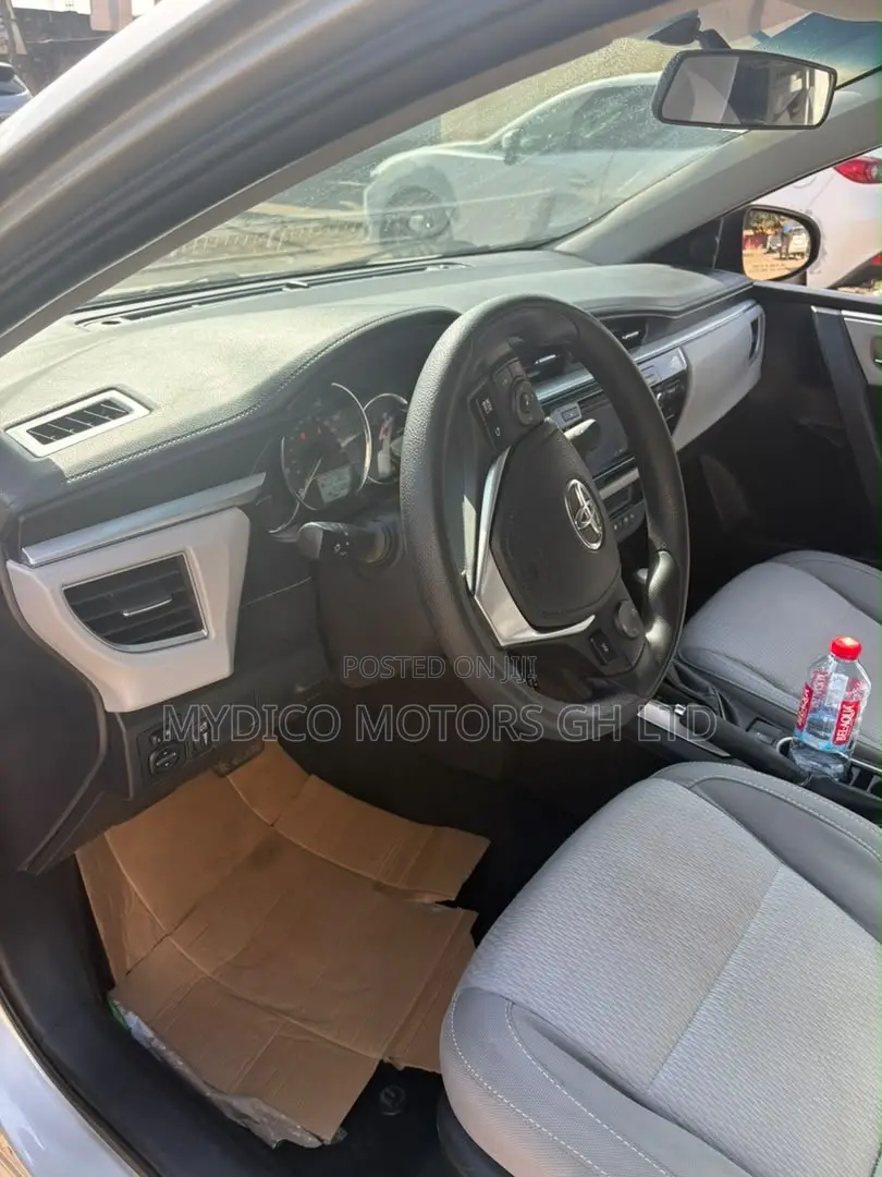 Toyota Corolla LE 4dr Sedan (1.8L 4cyl CVT) 2016 Silver