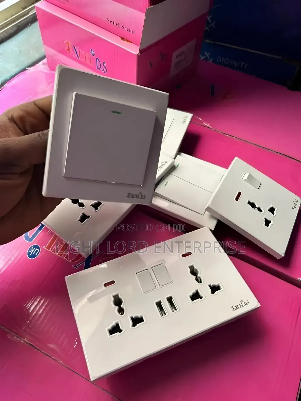 Genesis Saise 30years Warranty Socket and Switches
