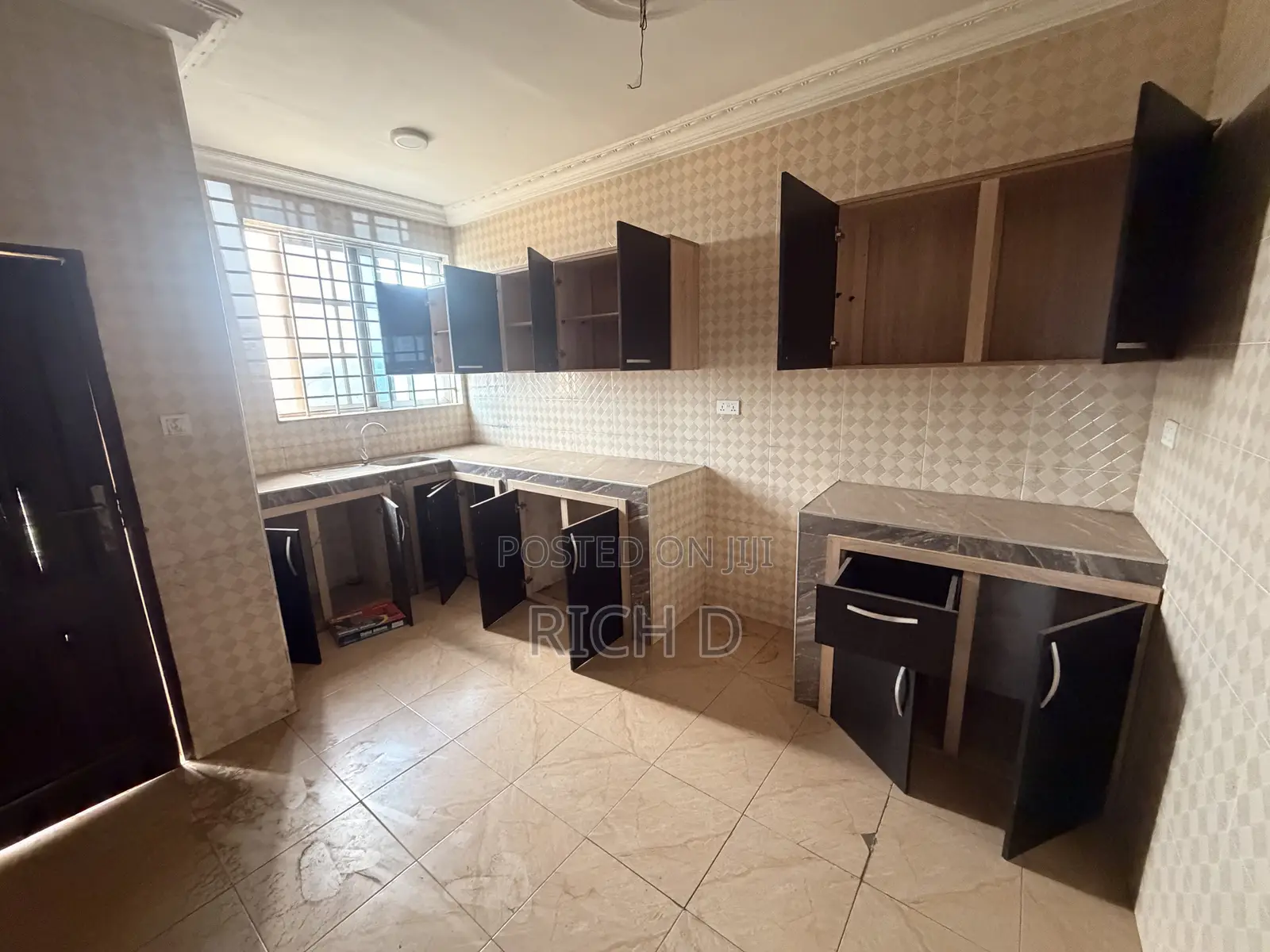 2bdrm Apartment in Community 25 for rent