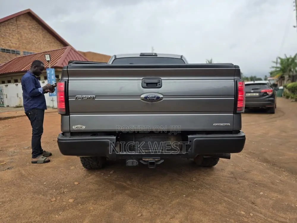 Ford F-150 STX 4dr SuperCab 4WD 6.5 ft. SB (3.7L 6cyl 6A) 2014 Black