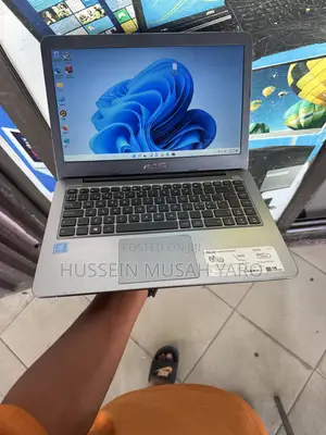 Laptop Asus E403SA 4GB Intel Pentium SSD 128GB