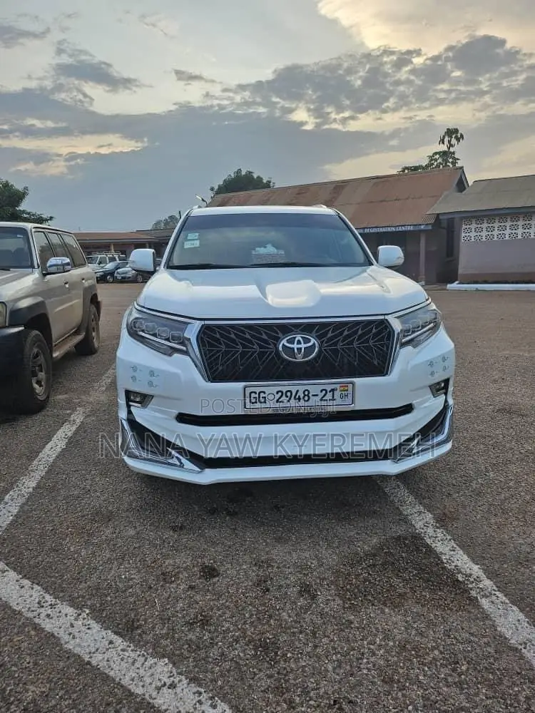 Toyota Land Cruiser Prado 4.0 Petrol TX-L 2017 White
