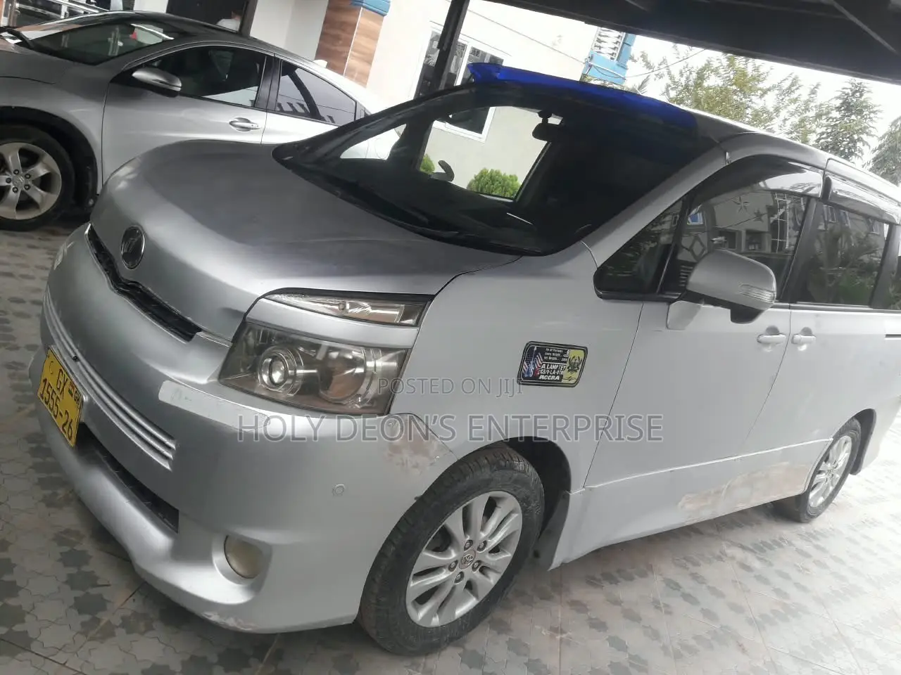 Toyota Voxy V 4WD 8-Seater 2013 Silver