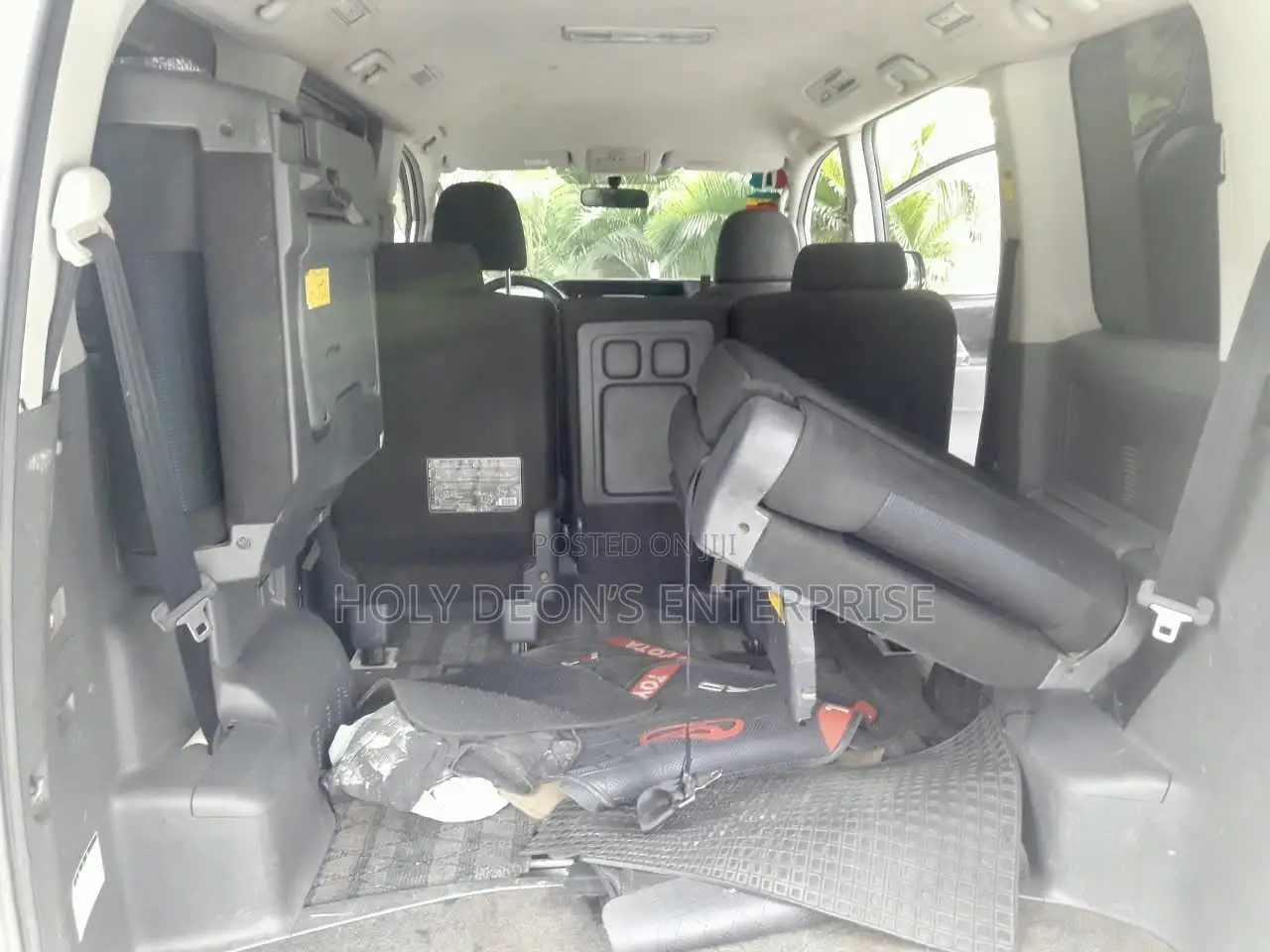 Toyota Voxy V 4WD 8-Seater 2013 Silver