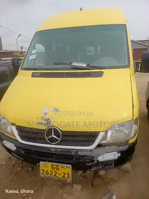 Mercedes-Benz Sprinter 2009 Yellow