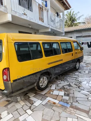 Hyundai H-100 2001 Yellow