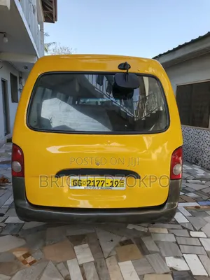 Hyundai H-100 2001 Yellow