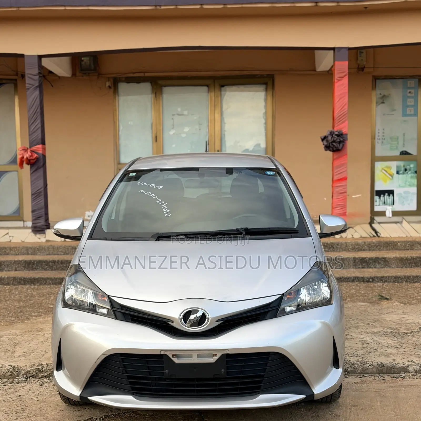 Toyota Vitz 1.3 FWD 5dr 2016 Silver