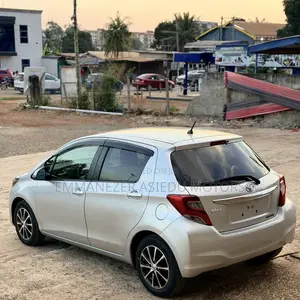 Toyota Vitz 1.3 FWD 5dr 2016 Silver