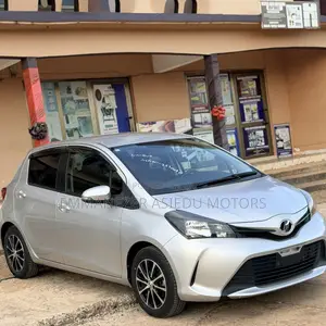 Toyota Vitz 1.3 FWD 5dr 2016 Silver