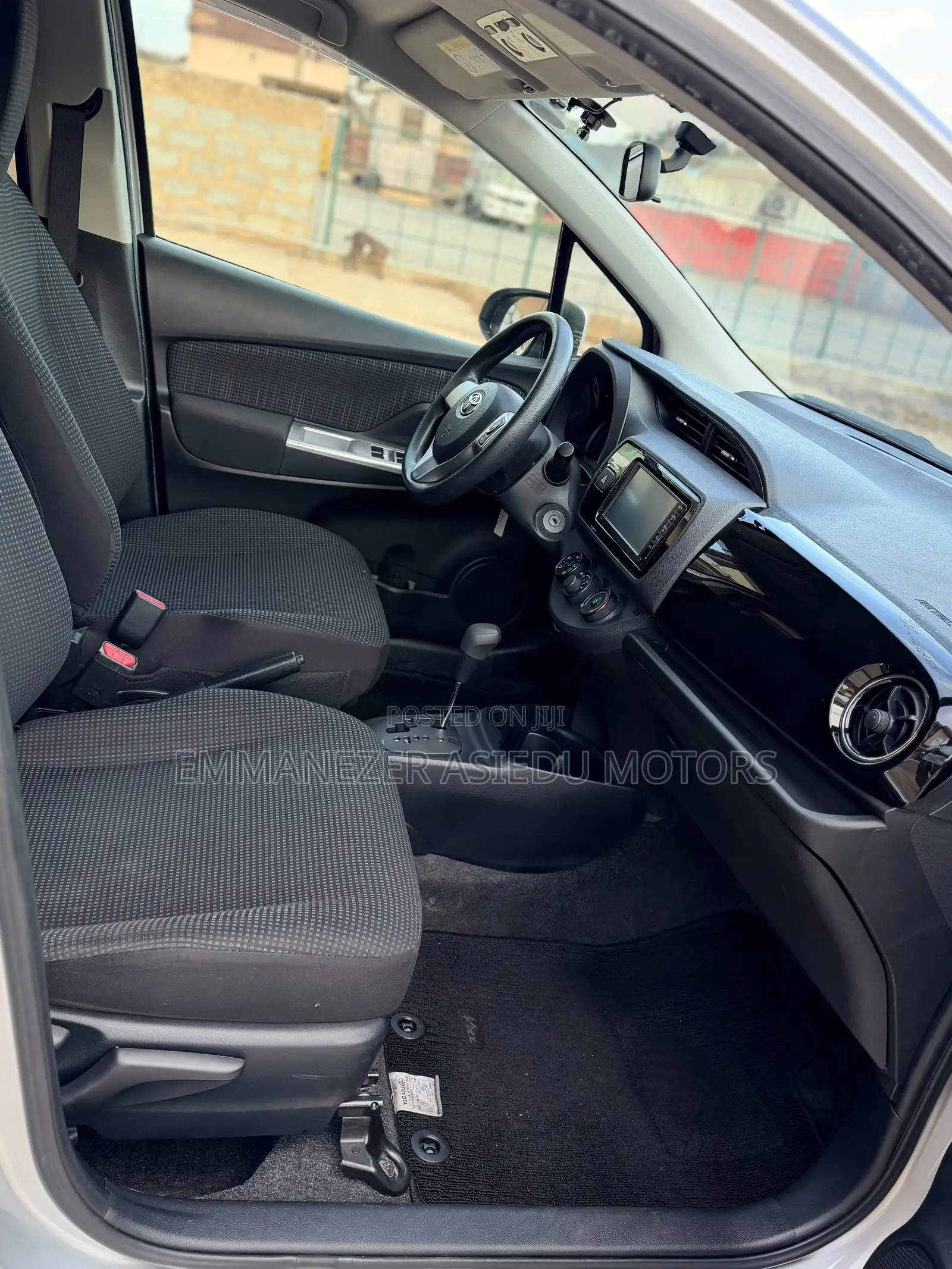 Toyota Vitz 1.3 FWD 5dr 2016 Silver