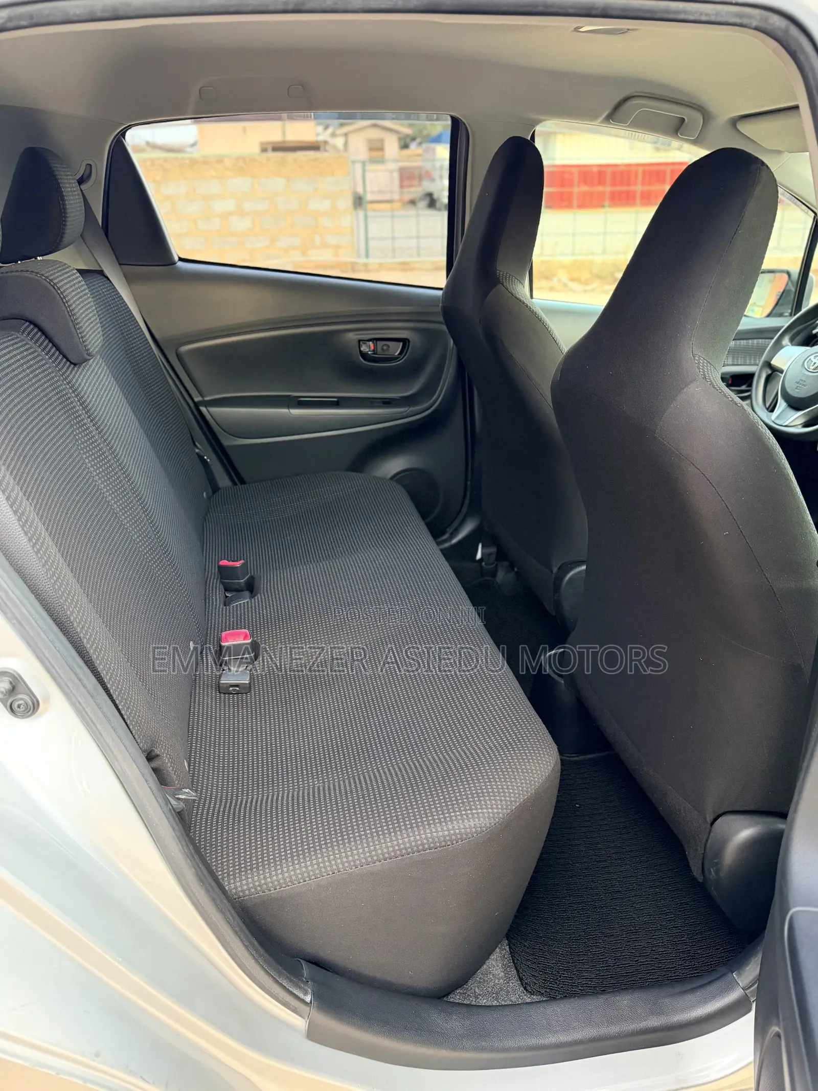 Toyota Vitz 1.3 FWD 5dr 2016 Silver
