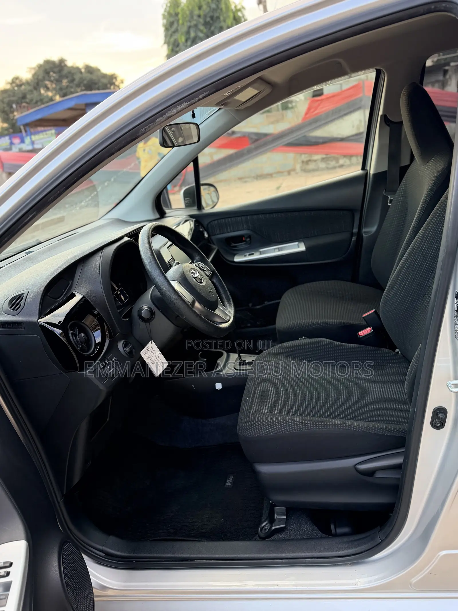 Toyota Vitz 1.3 FWD 5dr 2016 Silver
