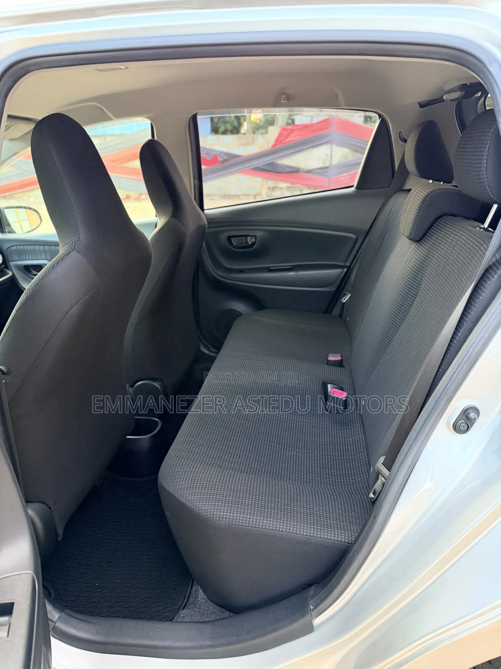 Toyota Vitz 1.3 FWD 5dr 2016 Silver