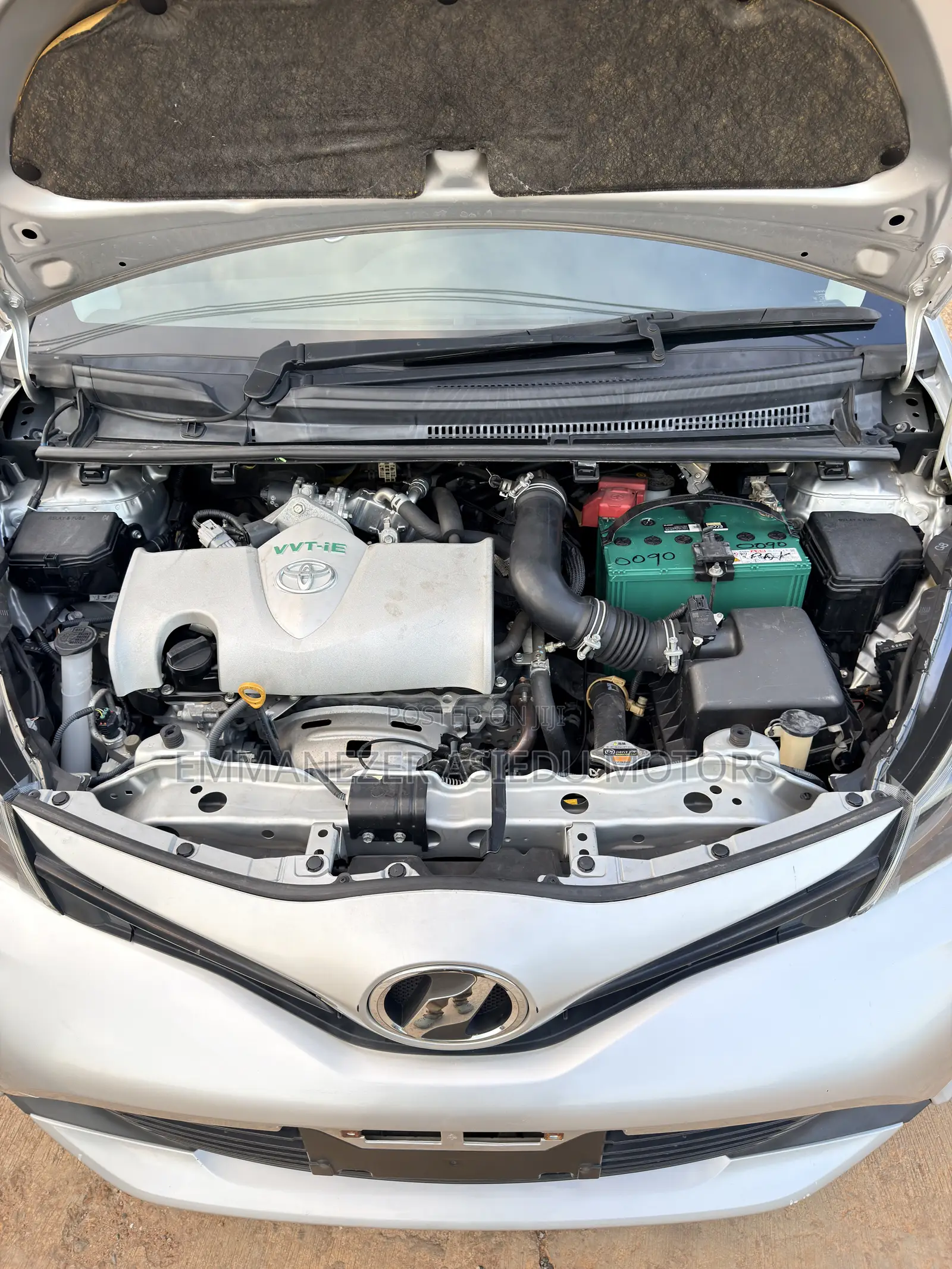 Toyota Vitz 1.3 FWD 5dr 2016 Silver