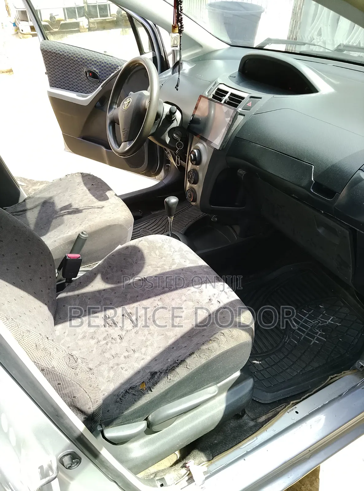 Toyota Vitz 1.3 AWD 5dr 2010 Silver