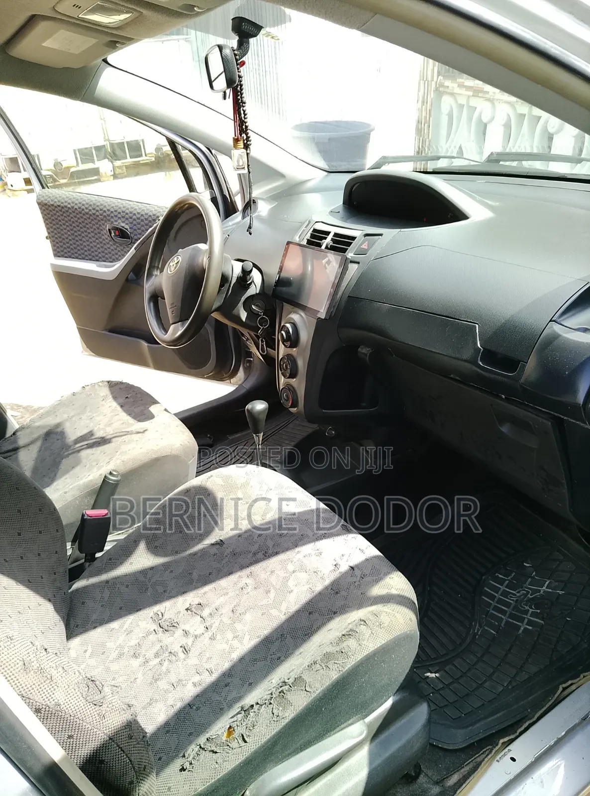 Toyota Vitz 1.3 AWD 5dr 2010 Silver