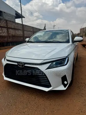 Toyota Yaris 2023 White