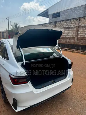Toyota Yaris 2023 White