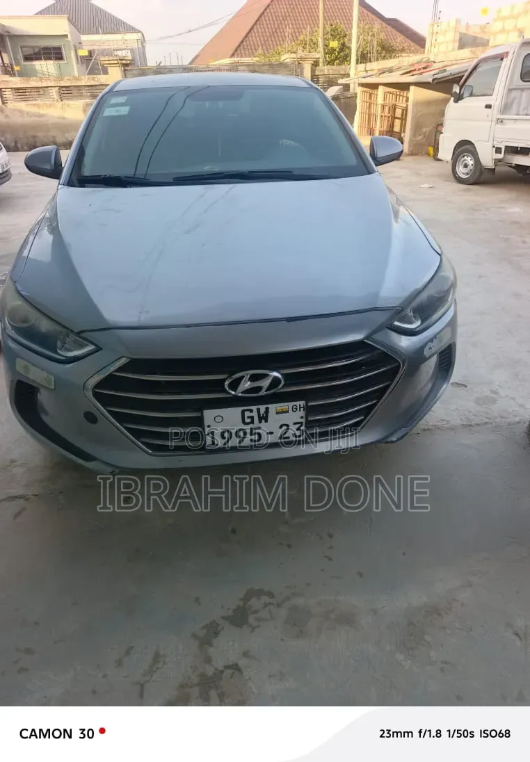 Hyundai Elantra SE Sedan FWD (2.0L 4cyl 6M) 2017 Gray