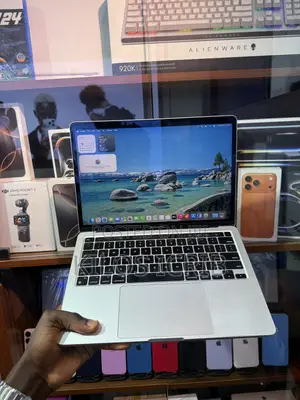 Laptop Apple MacBook Pro 2022 M2 8GB Apple M2 SSD 512GB